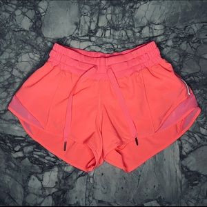 Lululemon Hotty Hot Short 2.5” Grapefruit Size 2